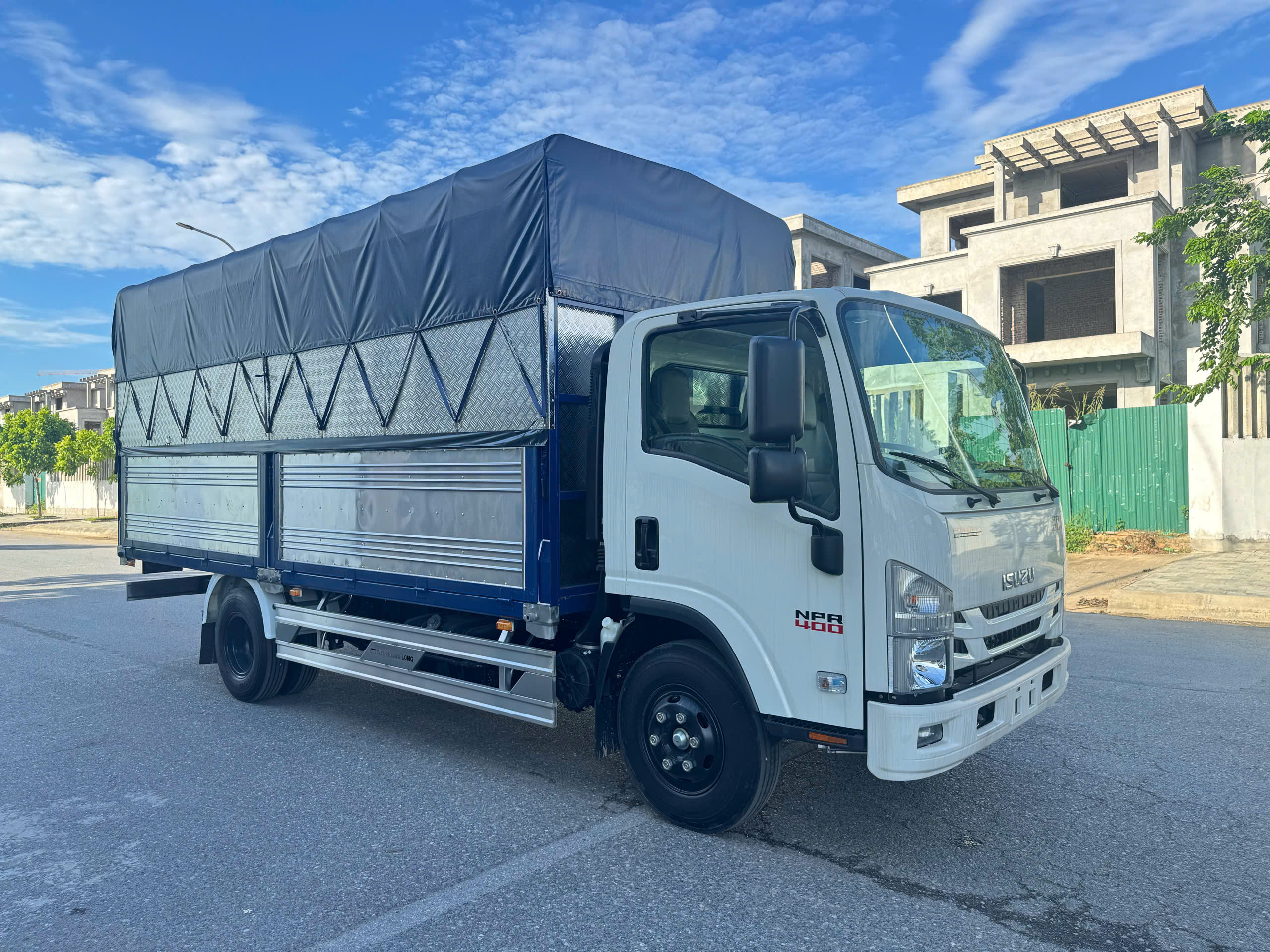 XE TẢI ISUZU TỪ 5,5 TẤN F-SERIES MASTER TRUCK 1 1782121617148 8649019610372306531 g3896224208828280182 747c22b87f2ce3041f80db7fae8efcfb