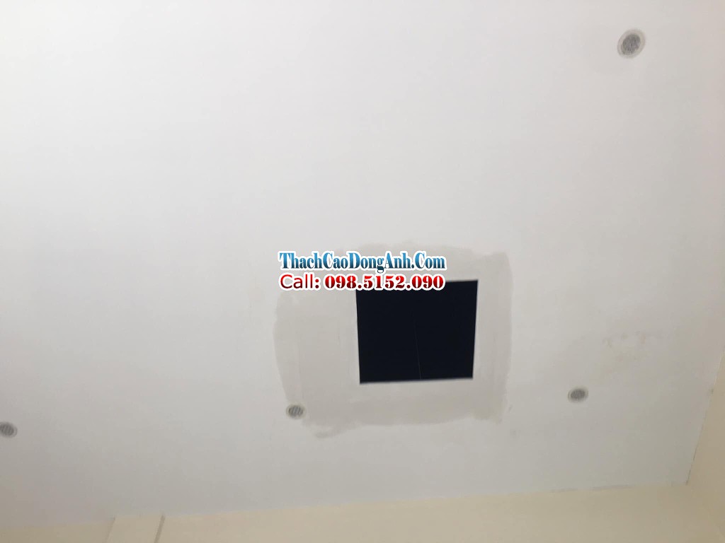 Làm lỗ thăm trần thạch cao Làm lỗ thăm trần thạch cao